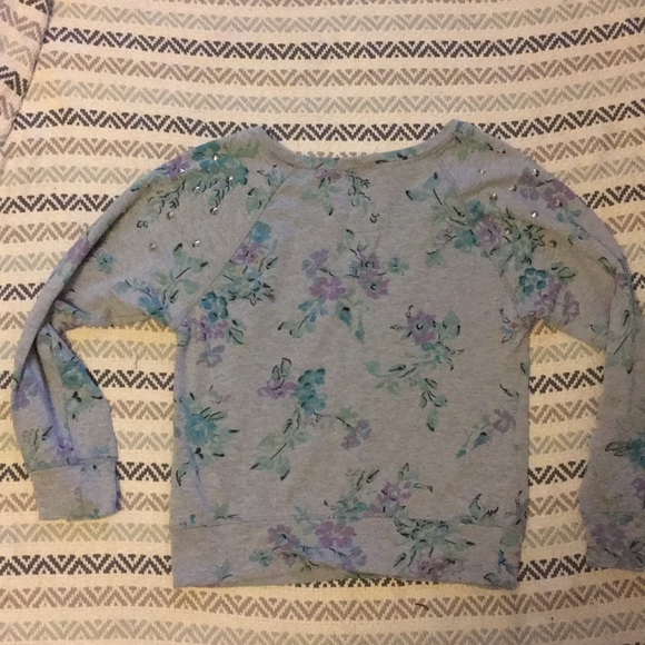 Nollie Floral Pullover with Studded Shoulders - Picture 3 of 4
